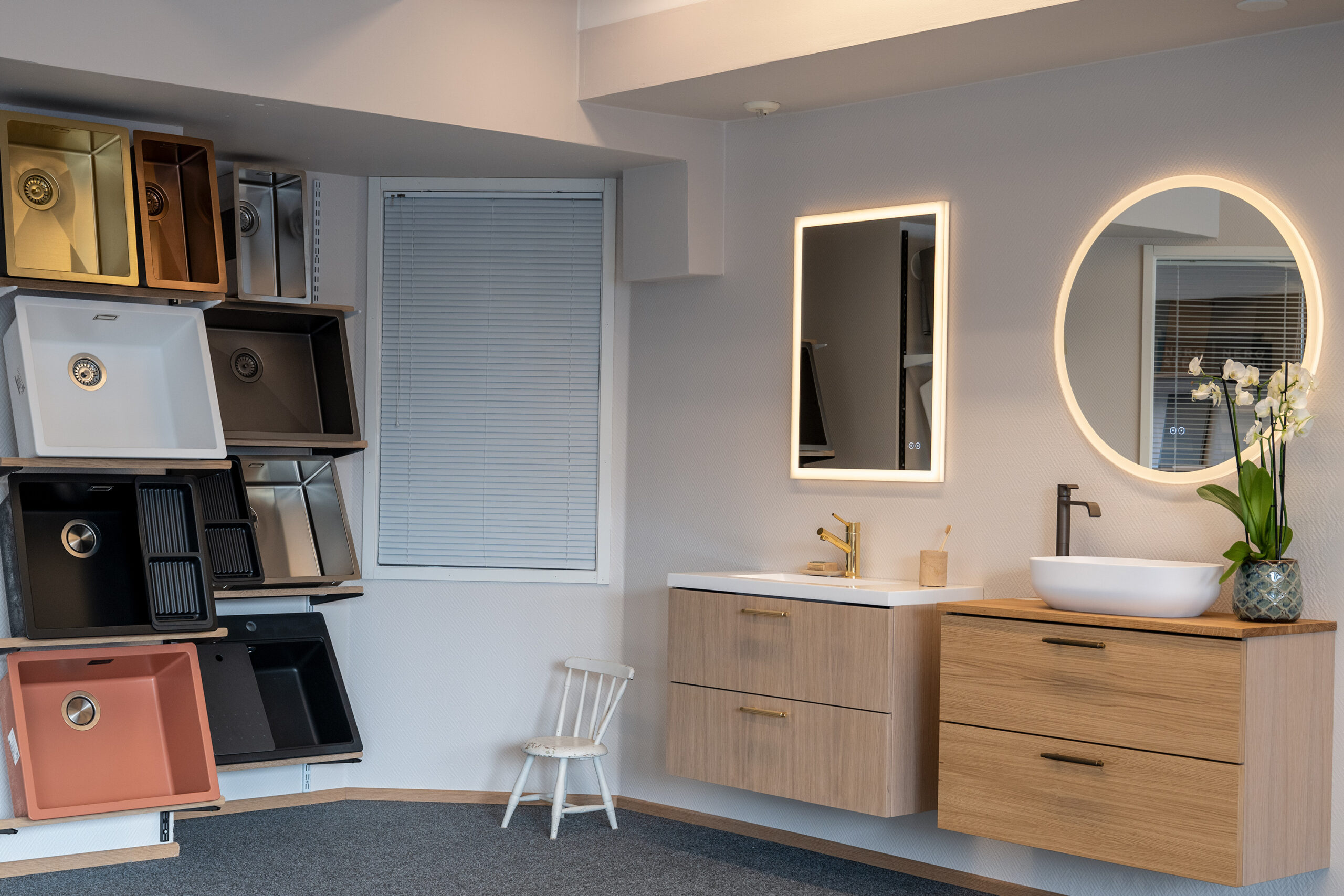 Showroom esittelytilan kalusteita